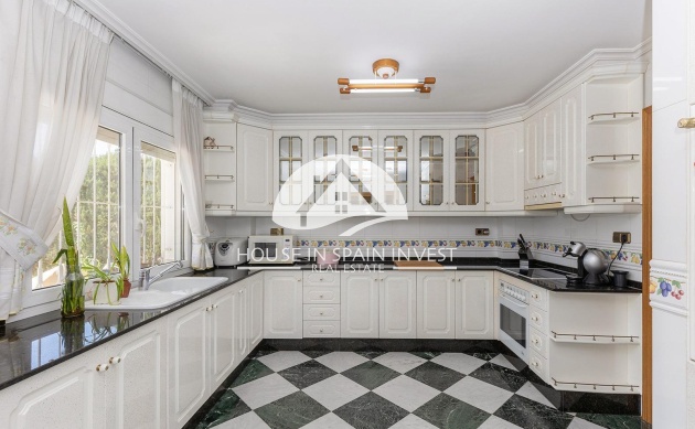 Resale - Villa - Torrevieja - Torreta - Salado