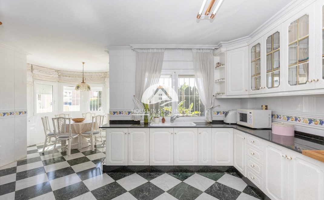 Resale - Villa - Torrevieja - Torreta - Salado