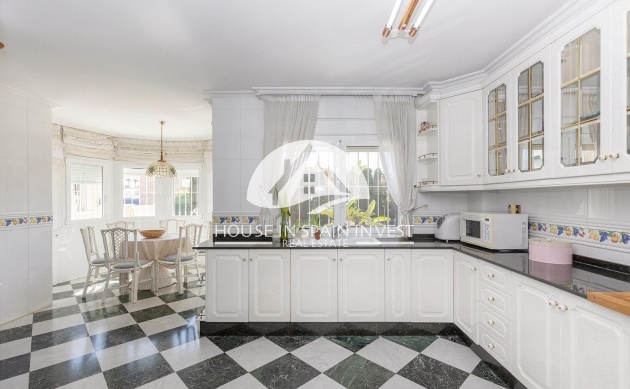 Resale - Villa - Torrevieja - Torreta - Salado