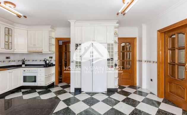 Resale - Villa - Torrevieja - Torreta - Salado