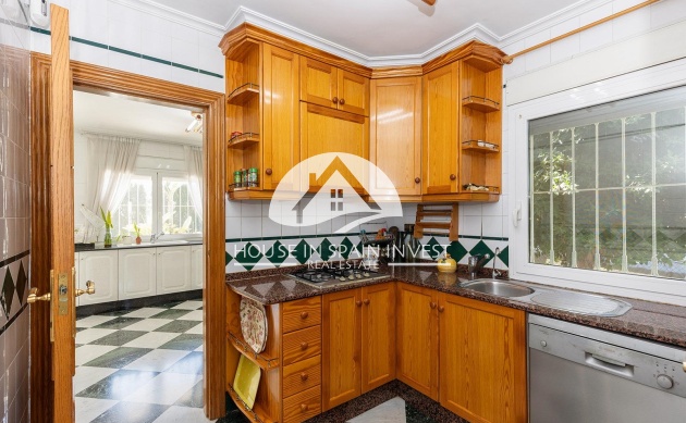 Resale - Villa - Torrevieja - Torreta - Salado