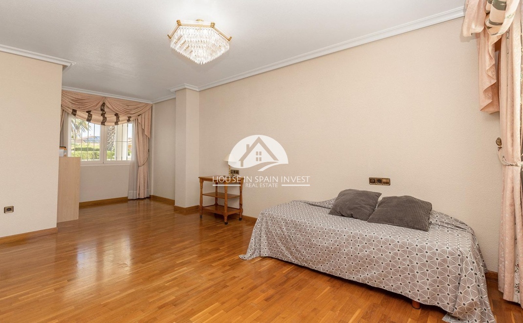 Resale - Villa - Torrevieja - Torreta - Salado