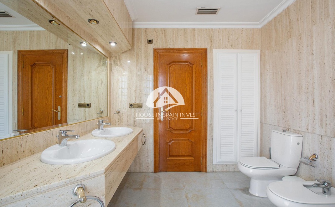 Resale - Villa - Torrevieja - Torreta - Salado