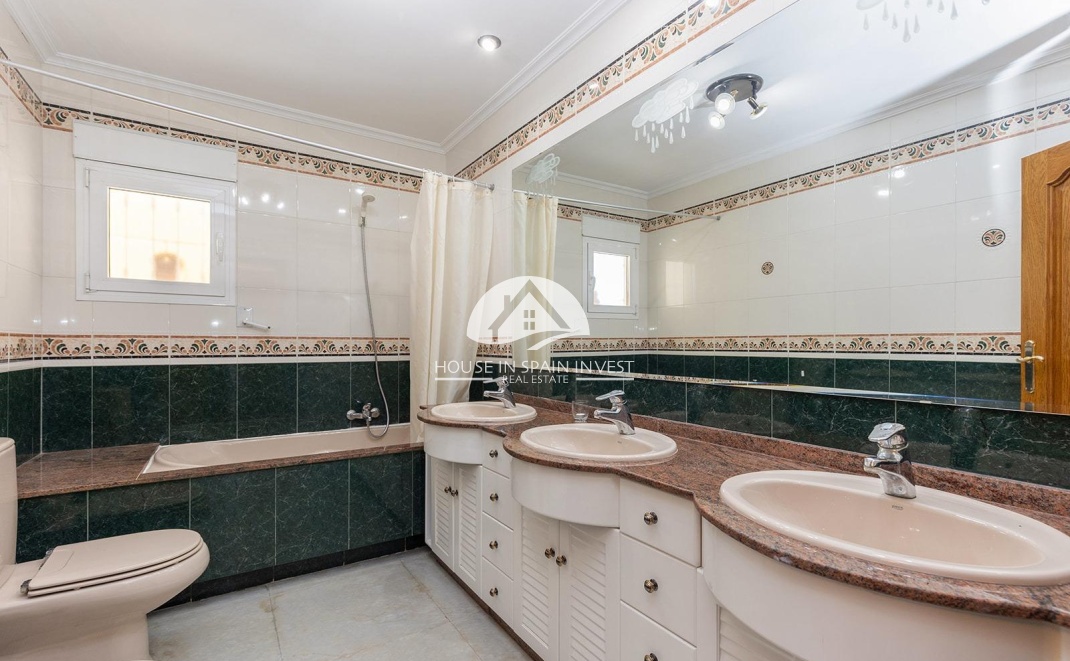 Resale - Villa - Torrevieja - Torreta - Salado