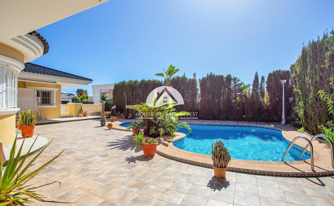 Resale - Villa - Torrevieja - Torreta - Salado