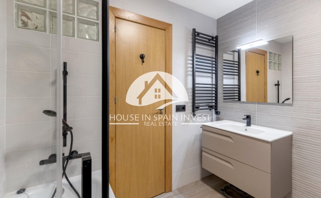 Resale - Apartment  - Torrevieja - Playa del Cura