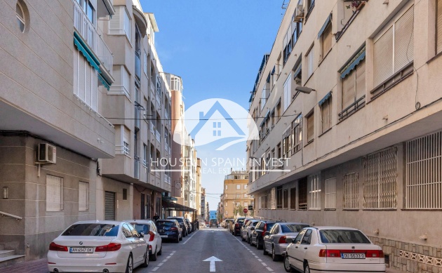 Resale - Apartment  - Torrevieja - Playa del Cura