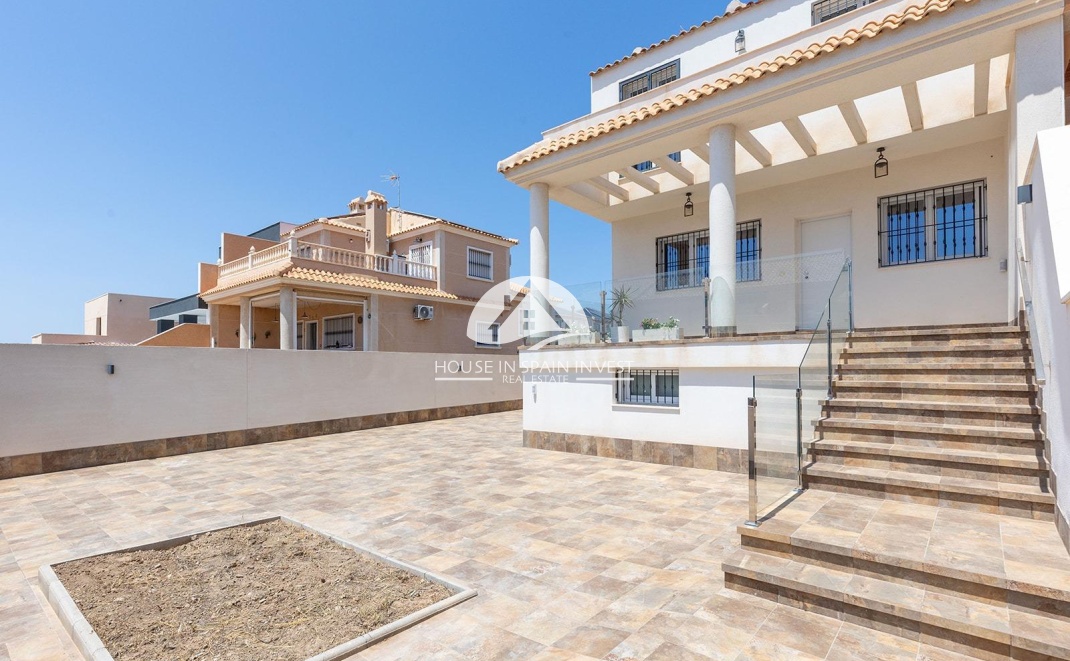 Reventa - Chalet - Torrevieja - Aguas Nuevas - Sector 25