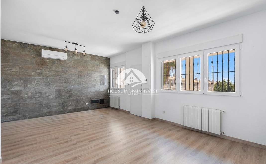 Reventa - Chalet - Torrevieja - Aguas Nuevas - Sector 25