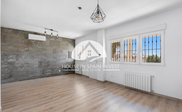 Reventa - Chalet - Torrevieja - Aguas Nuevas - Sector 25