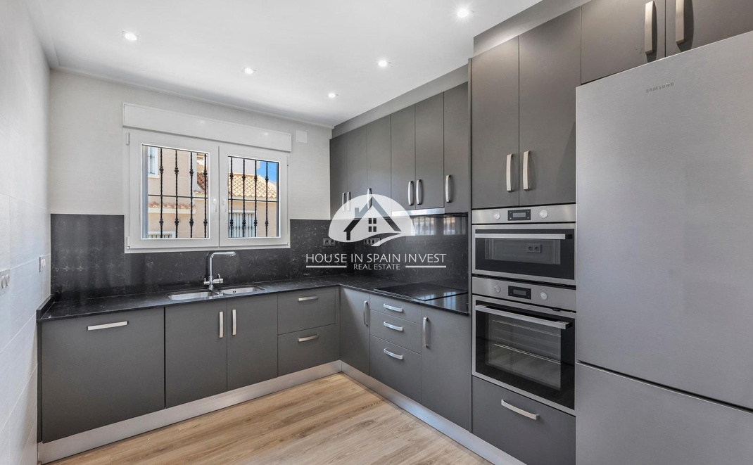 Reventa - Chalet - Torrevieja - Aguas Nuevas - Sector 25