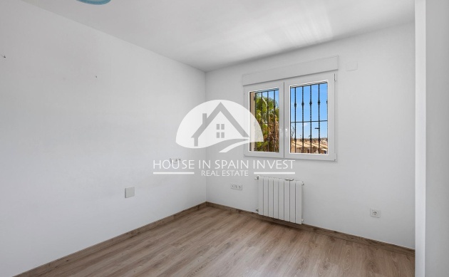 Reventa - Chalet - Torrevieja - Aguas Nuevas - Sector 25