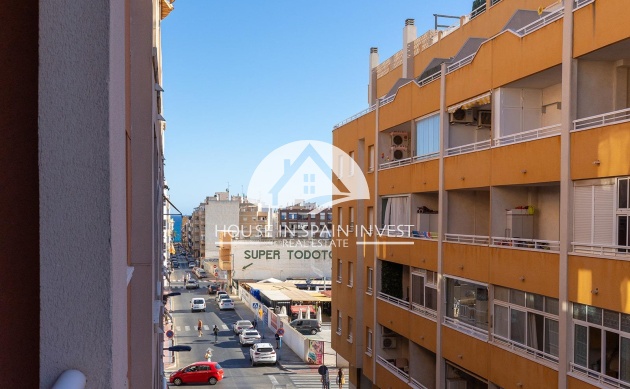 Resale - Apartment  - Torrevieja - Playa del Cura