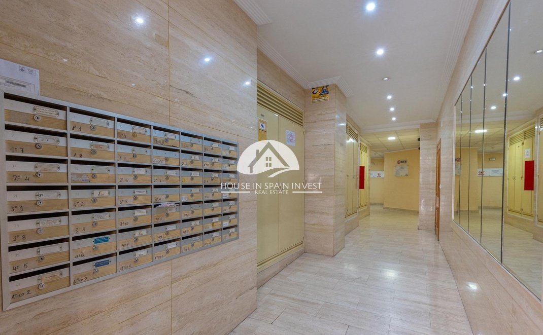 Resale - Apartment  - Torrevieja - Playa del Cura