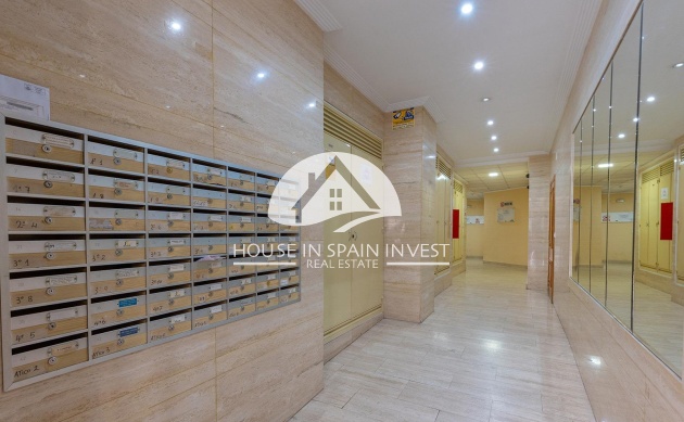 Resale - Apartment  - Torrevieja - Playa del Cura