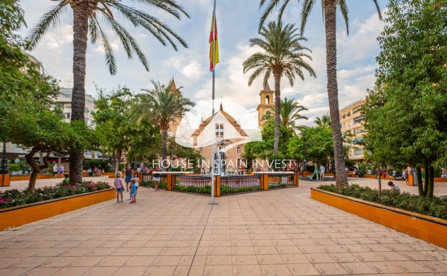 Resale - Apartment  - Torrevieja - Centro