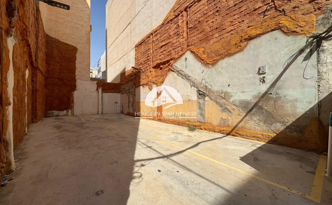 Resale - Plot / Land - Torrevieja - Centro