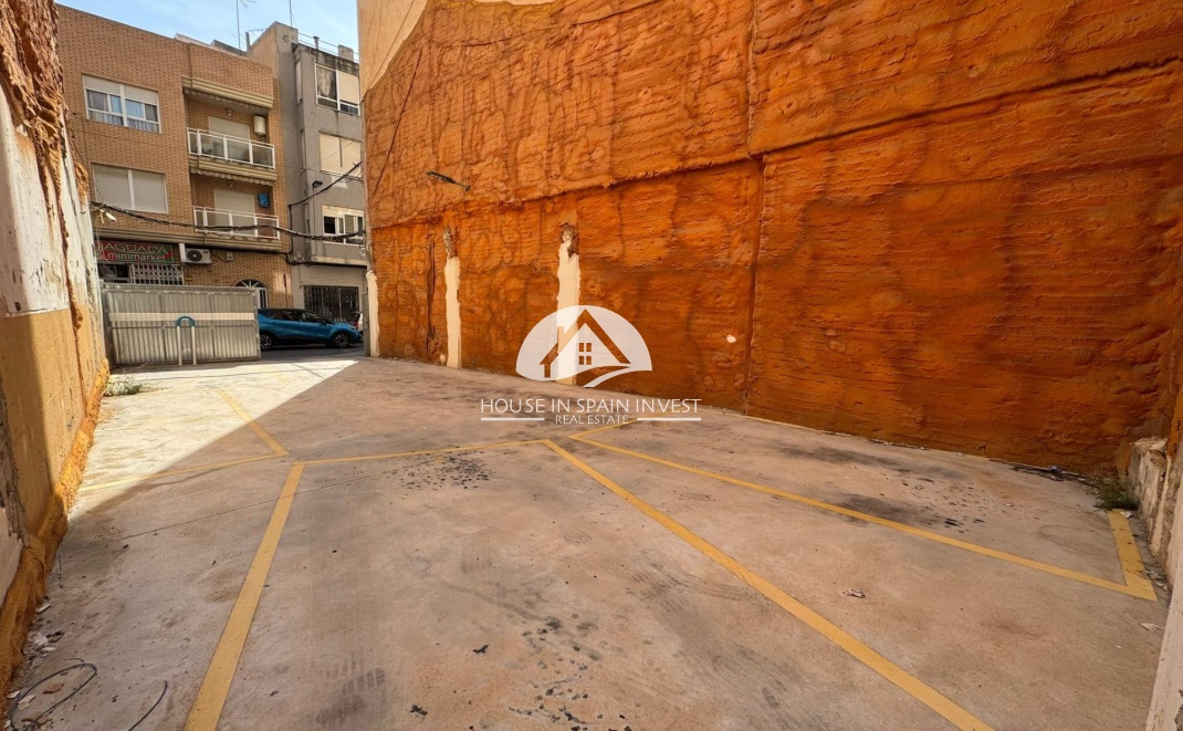 Resale - Plot / Land - Torrevieja - Centro