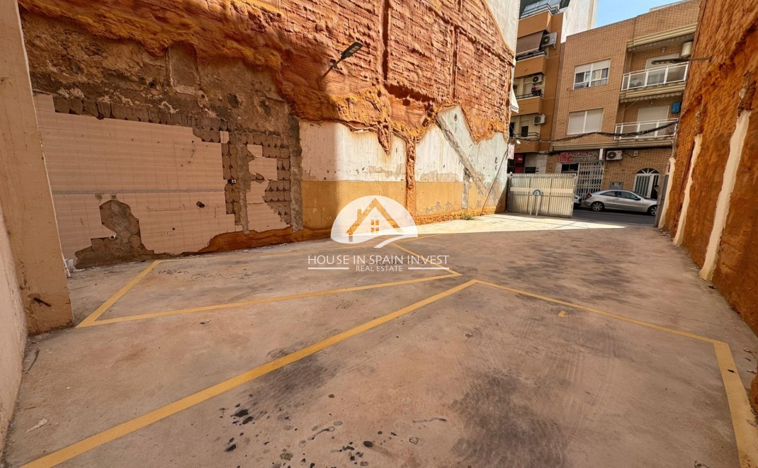 Resale - Plot / Land - Torrevieja - Centro