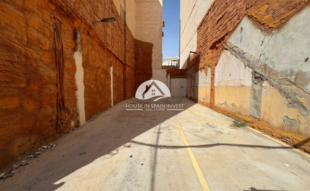 Resale - Plot / Land - Torrevieja - Centro