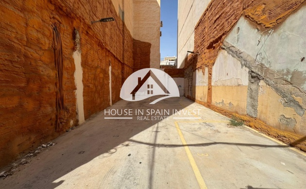 Resale - Plot / Land - Torrevieja - Centro