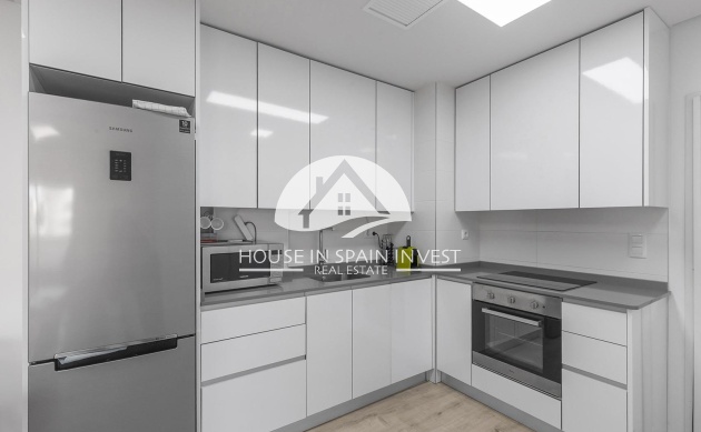 Resale - Apartment  - Orihuela Costa - Villamartín