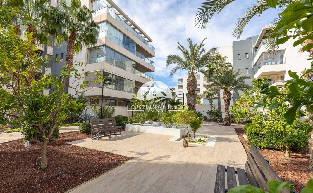 Resale - Apartment  - Orihuela Costa - Villamartín