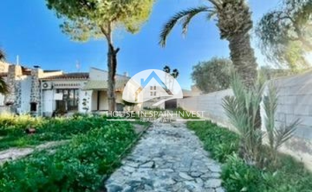 Resale - Villa - Torrevieja - Aguas Nuevas - Sector 25