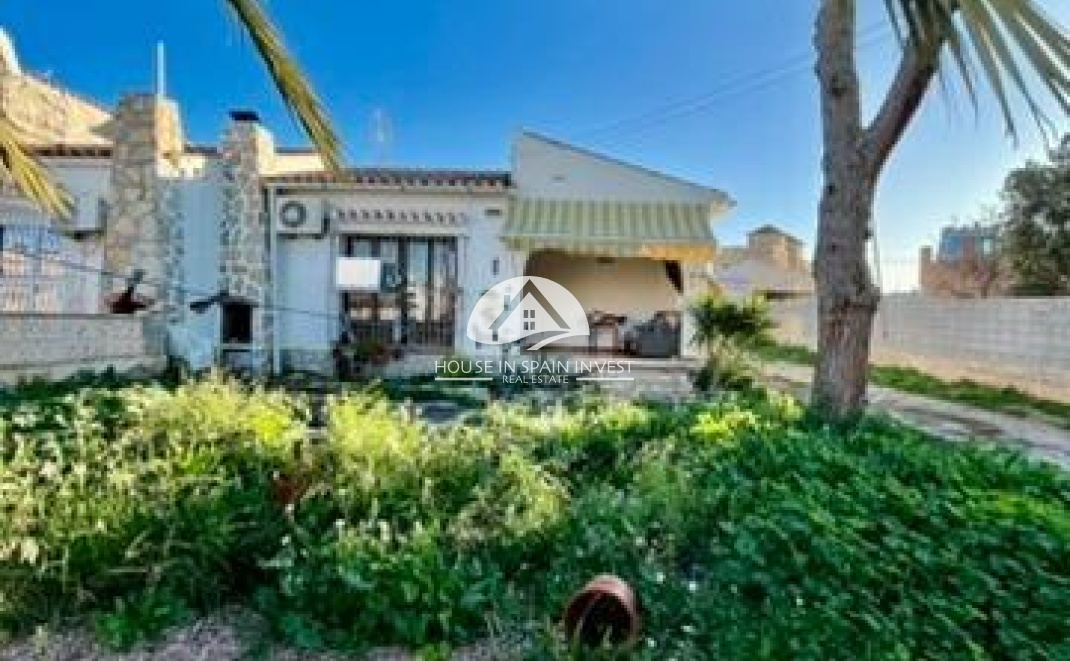 Resale - Villa - Torrevieja - Aguas Nuevas - Sector 25