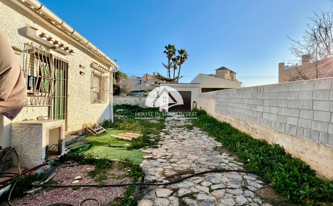 Resale - Villa - Torrevieja - Aguas Nuevas - Sector 25