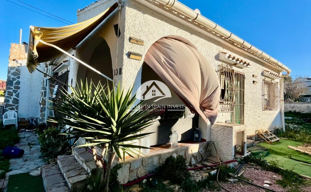 Resale - Villa - Torrevieja - Aguas Nuevas - Sector 25