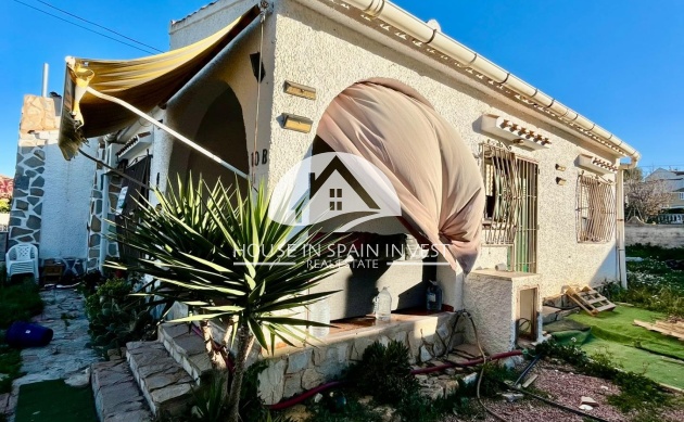 Resale - Villa - Torrevieja - Aguas Nuevas - Sector 25