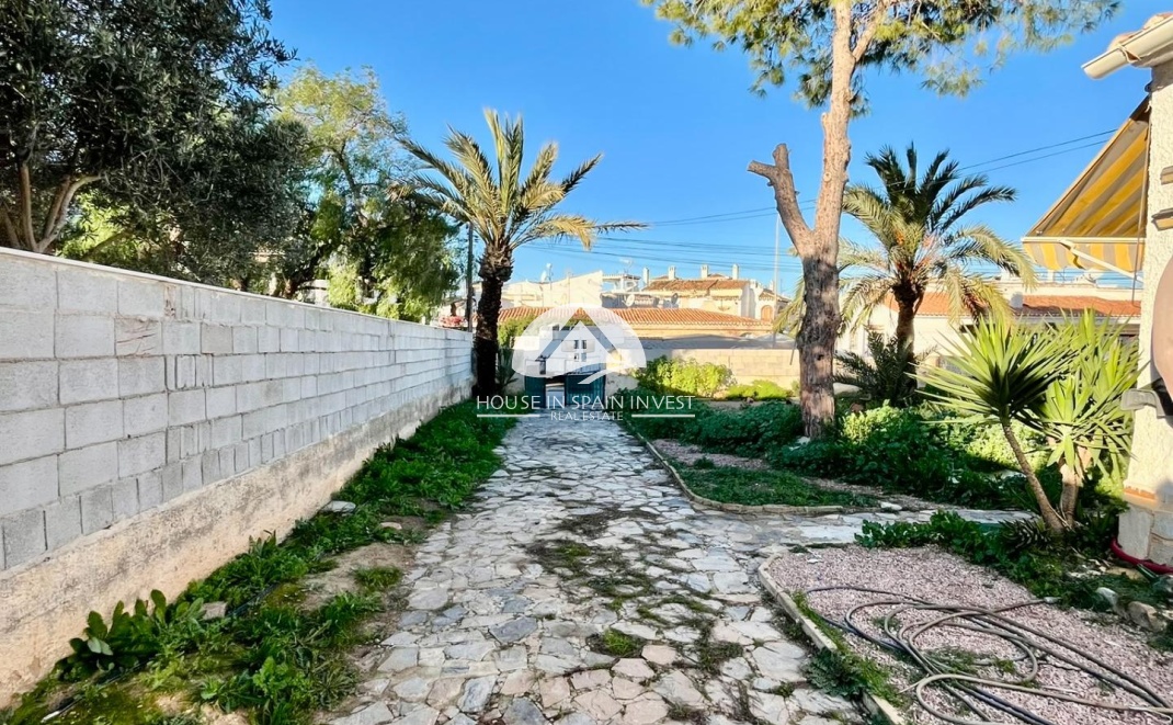 Resale - Villa - Torrevieja - Aguas Nuevas - Sector 25