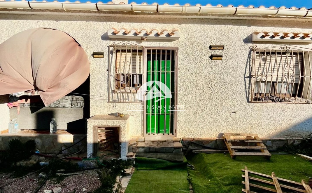 Resale - Villa - Torrevieja - Aguas Nuevas - Sector 25
