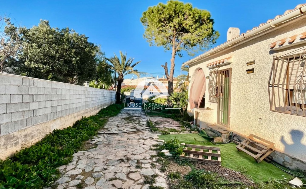 Resale - Villa - Torrevieja - Aguas Nuevas - Sector 25