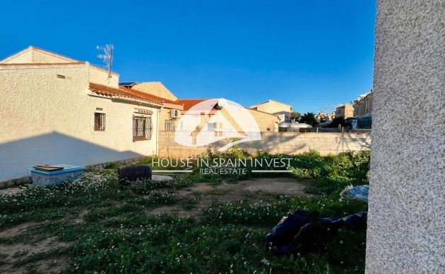 Resale - Villa - Torrevieja - Aguas Nuevas - Sector 25