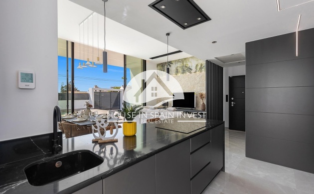 Resale - Villa - Torrevieja - Los Balcones  