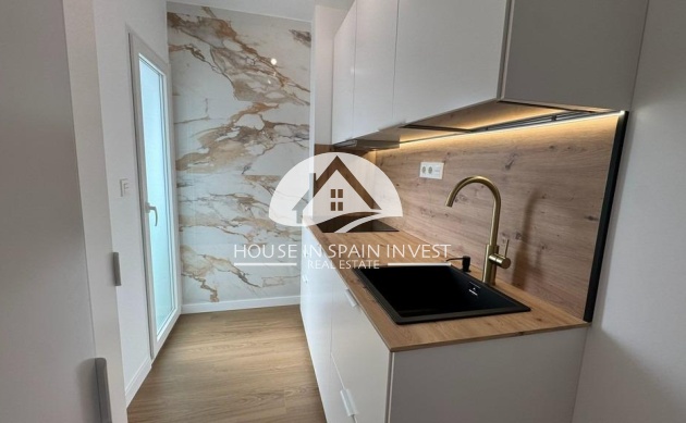 Resale - Apartment  - Torrevieja - Punta Prima