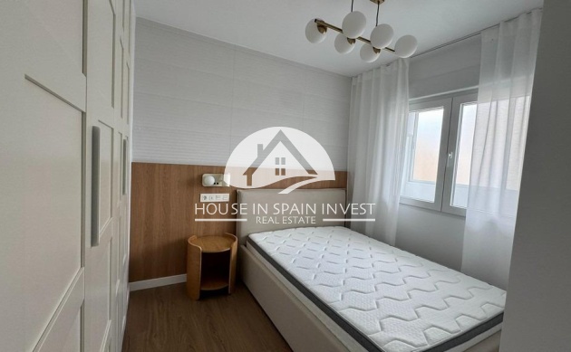Resale - Apartment  - Torrevieja - Punta Prima