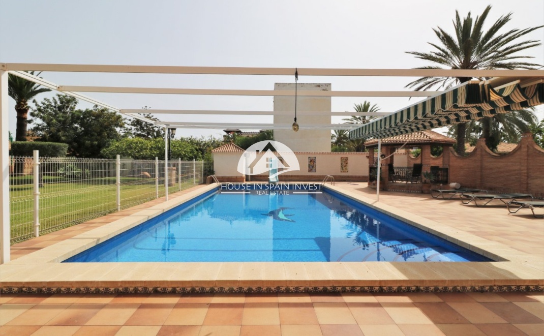 Resale - Villa - Orihuela Costa - Cabo roig  