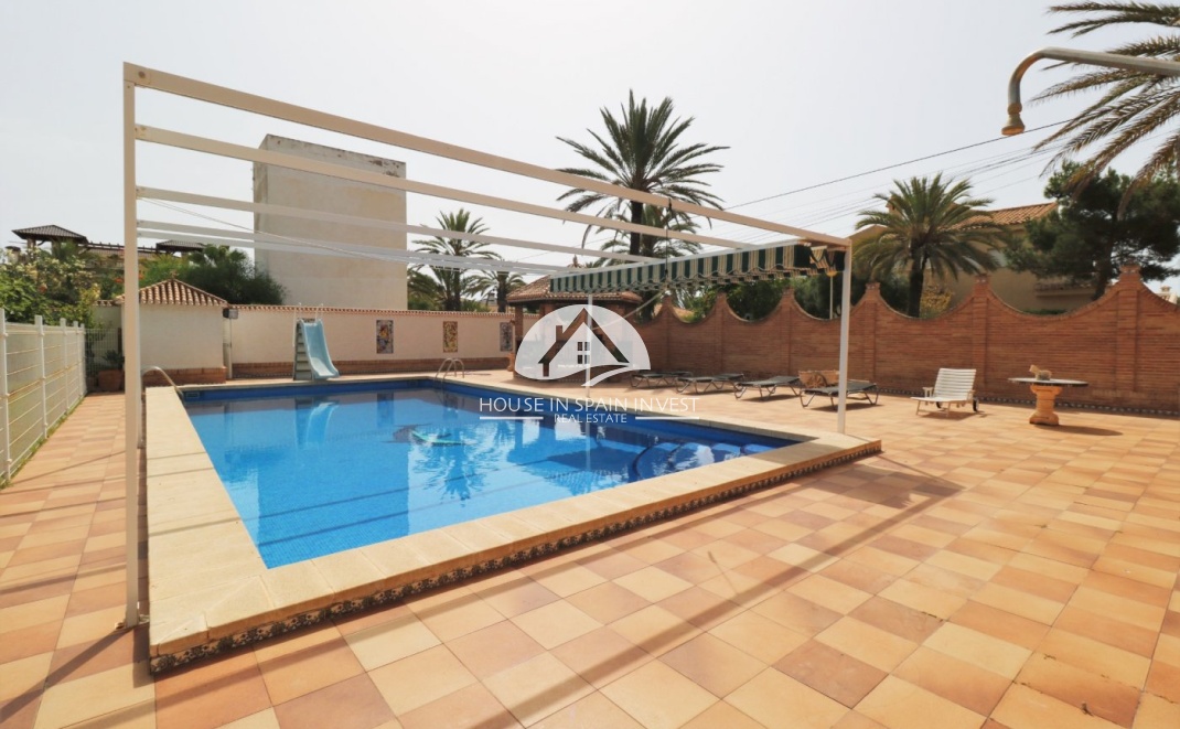 Resale - Villa - Orihuela Costa - Cabo roig  