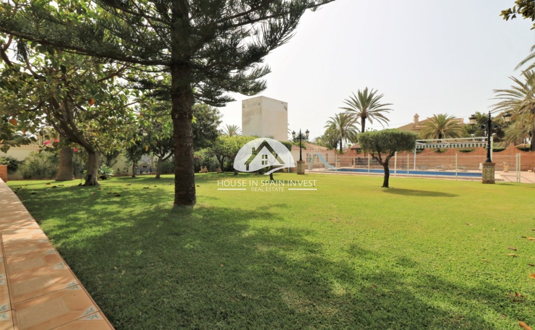 Resale - Villa - Orihuela Costa - Cabo roig  