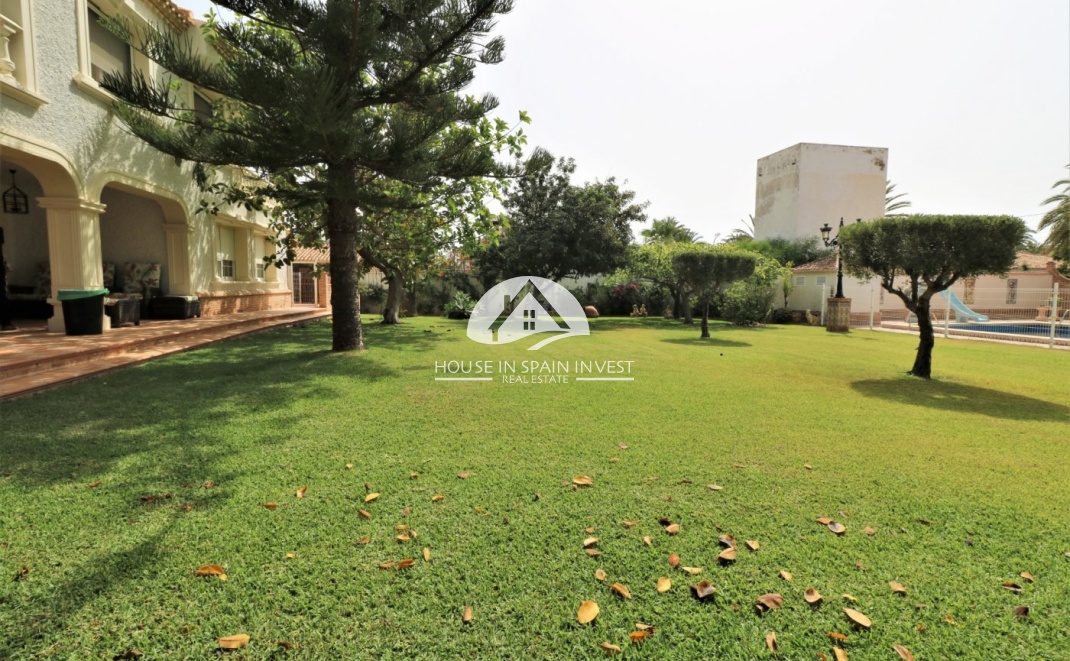 Resale - Villa - Orihuela Costa - Cabo roig  