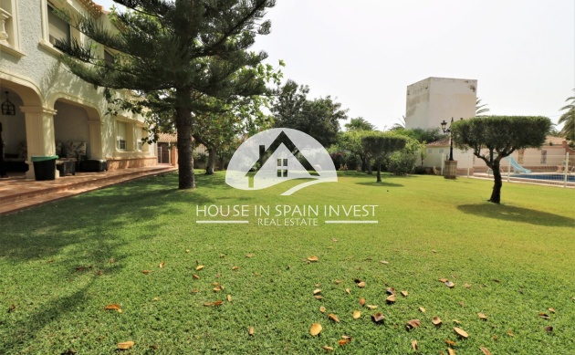 Resale - Villa - Orihuela Costa - Cabo roig  