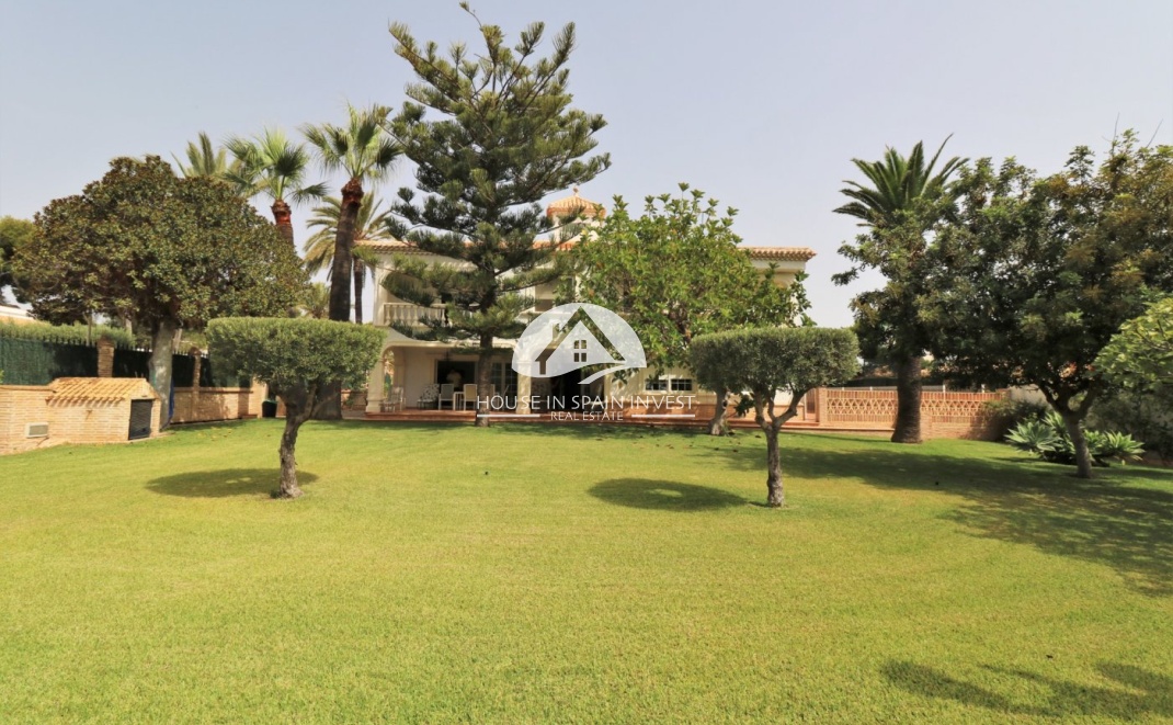 Resale - Villa - Orihuela Costa - Cabo roig  