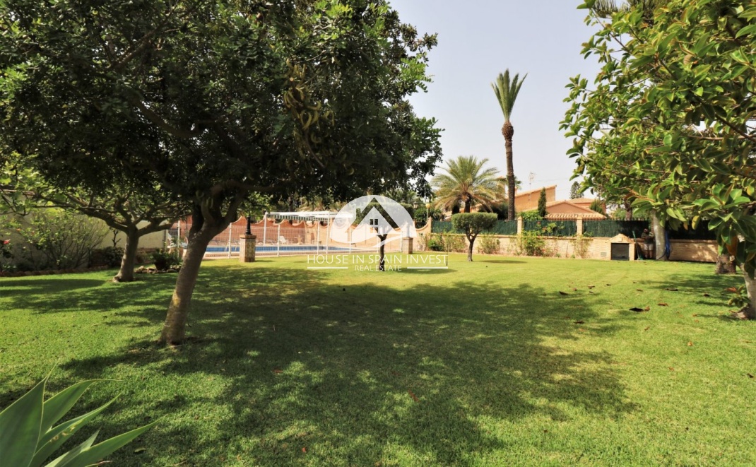 Resale - Villa - Orihuela Costa - Cabo roig  