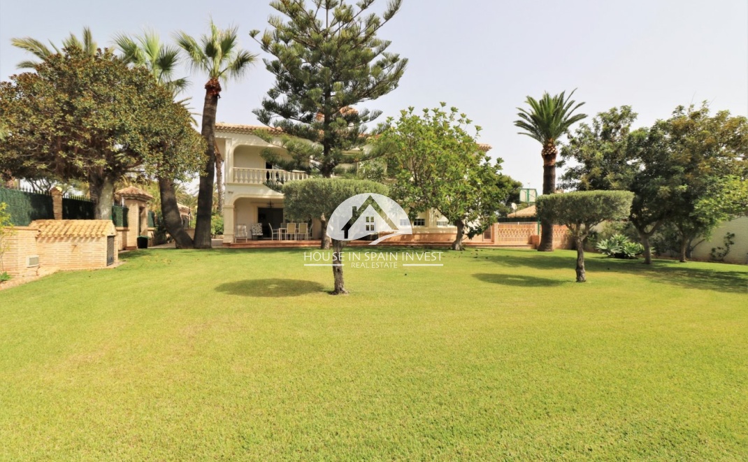 Resale - Villa - Orihuela Costa - Cabo roig  