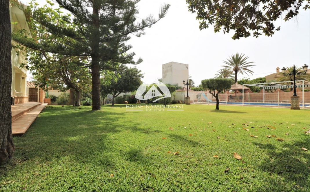 Resale - Villa - Orihuela Costa - Cabo roig  