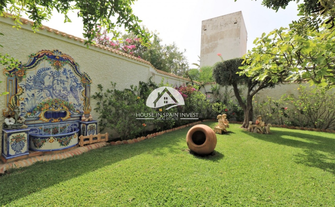 Resale - Villa - Orihuela Costa - Cabo roig  