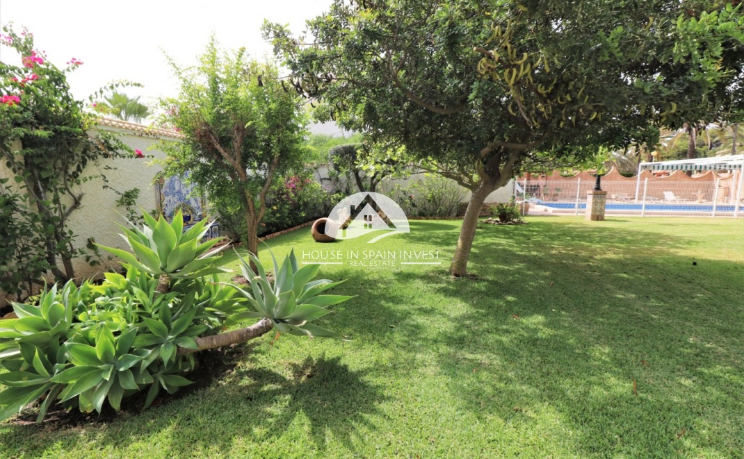 Resale - Villa - Orihuela Costa - Cabo roig  